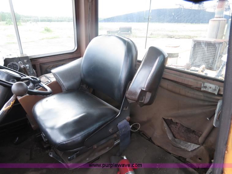 image for item B2450 1990 Dresser 970 wheel dozer