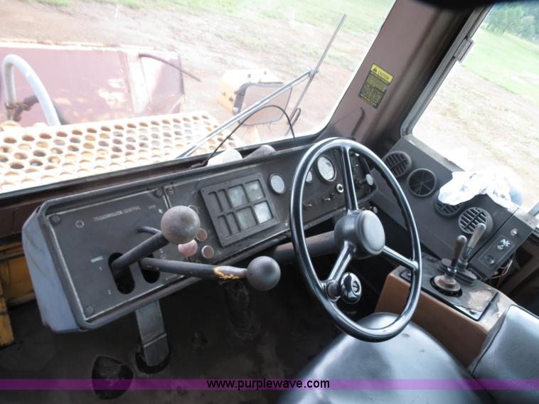 image for item B2450 1990 Dresser 970 wheel dozer