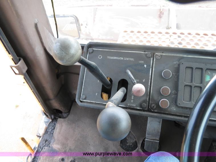 image for item B2450 1990 Dresser 970 wheel dozer