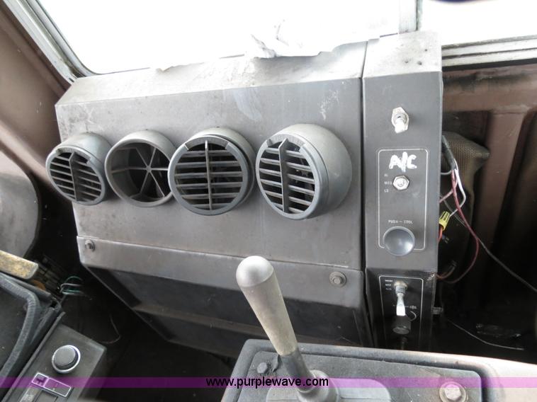 image for item B2450 1990 Dresser 970 wheel dozer