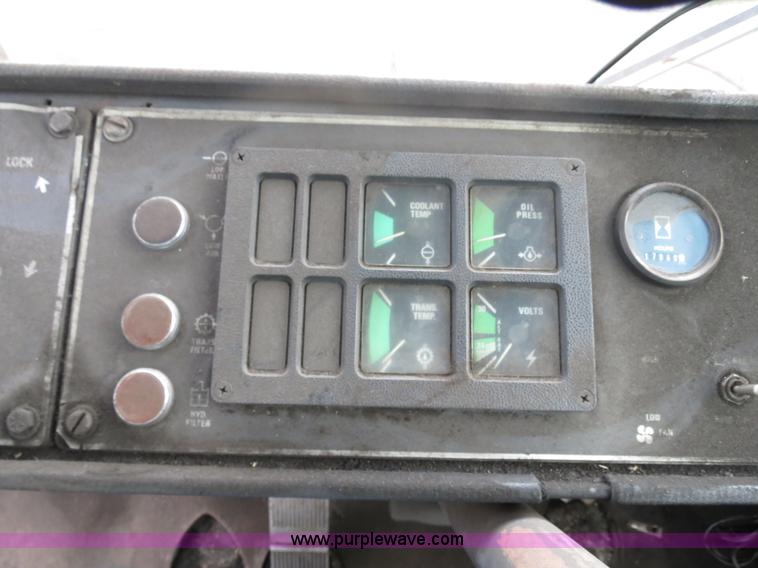 image for item B2450 1990 Dresser 970 wheel dozer