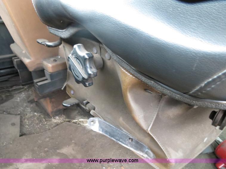 image for item B2450 1990 Dresser 970 wheel dozer