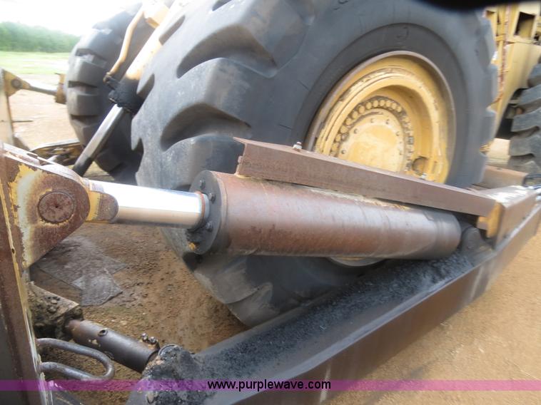 image for item B2450 1990 Dresser 970 wheel dozer