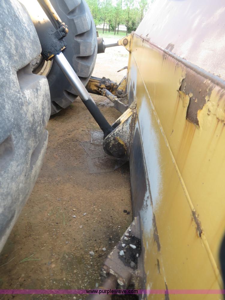 image for item B2450 1990 Dresser 970 wheel dozer