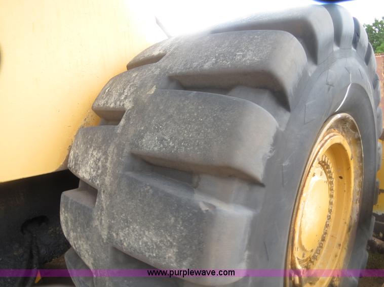 image for item B2450 1990 Dresser 970 wheel dozer