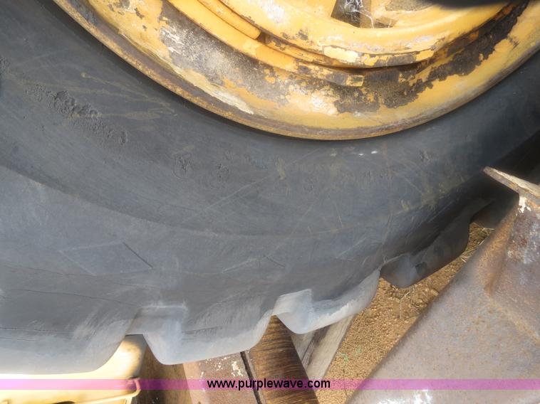 image for item B2450 1990 Dresser 970 wheel dozer