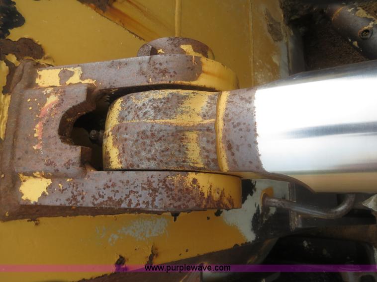 image for item B2450 1990 Dresser 970 wheel dozer