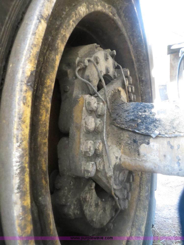 image for item B2450 1990 Dresser 970 wheel dozer