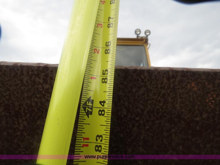 image for item B2450 1990 Dresser 970 wheel dozer