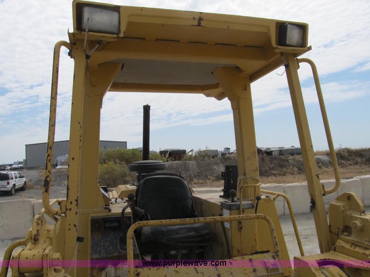 image for item B2736 1993 Komatsu D66S-1 track loader