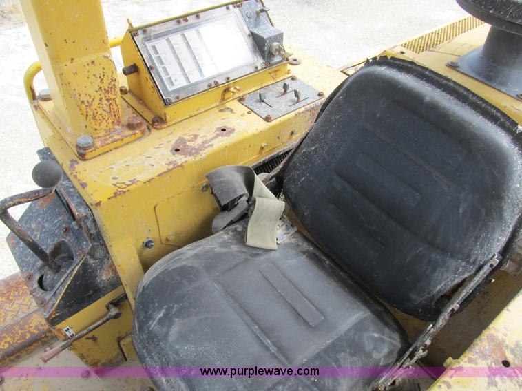 image for item B2736 1993 Komatsu D66S-1 track loader