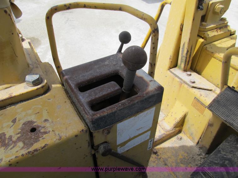image for item B2736 1993 Komatsu D66S-1 track loader