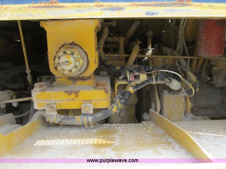 image for item B2736 1993 Komatsu D66S-1 track loader