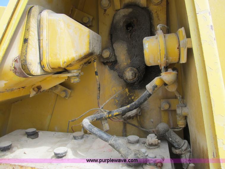 image for item B2736 1993 Komatsu D66S-1 track loader