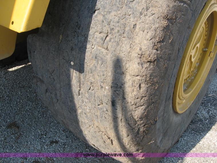 image for item B6398 1989 Fiat-Allis FR20B wheel loader