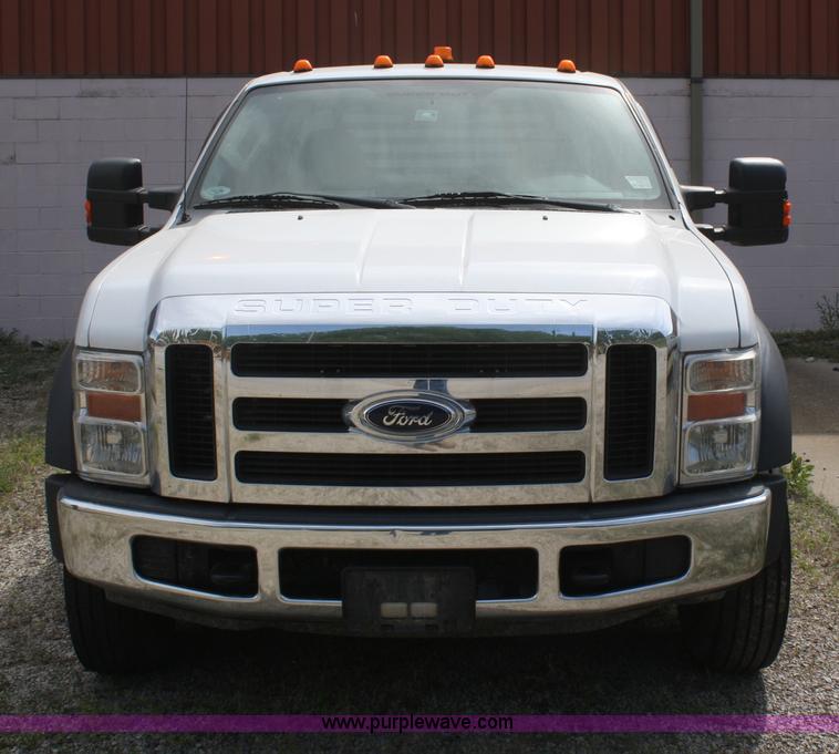 image for item B6537 2008 Ford F450 XLT flatbed pickup truck