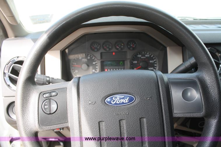 image for item B6537 2008 Ford F450 XLT flatbed pickup truck