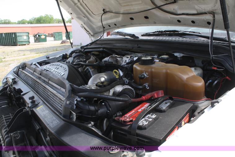 image for item B6537 2008 Ford F450 XLT flatbed pickup truck