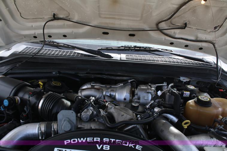 image for item B6537 2008 Ford F450 XLT flatbed pickup truck