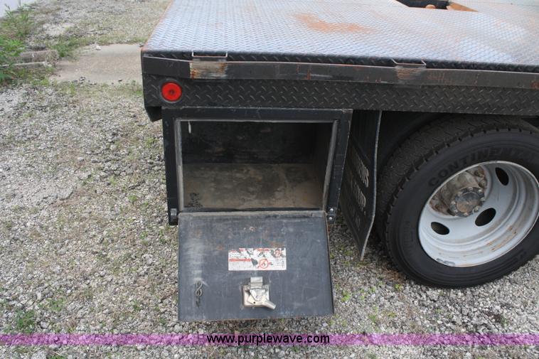 image for item B6537 2008 Ford F450 XLT flatbed pickup truck