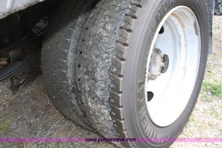 image for item B6537 2008 Ford F450 XLT flatbed pickup truck