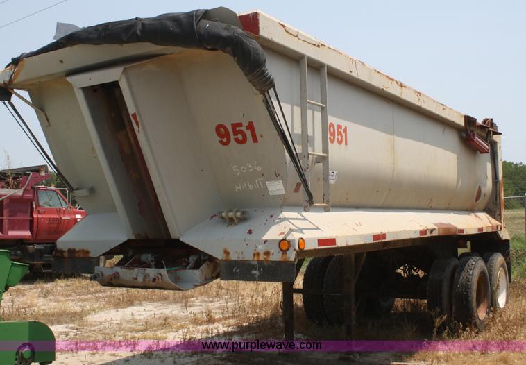 image for item B6665 1991 Hilbilt 21' end dump trailer