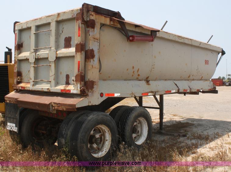 image for item B6665 1991 Hilbilt 21' end dump trailer