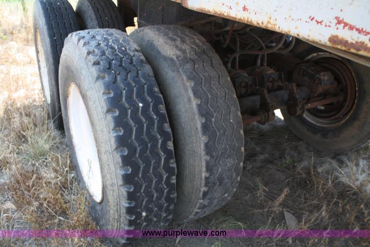 image for item B6665 1991 Hilbilt 21' end dump trailer