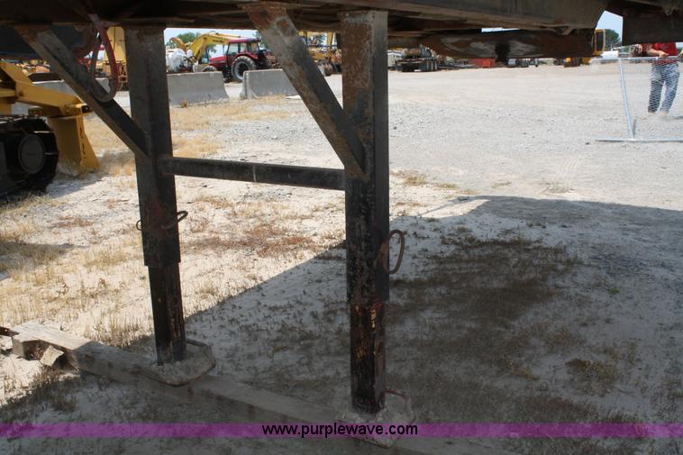 image for item B6665 1991 Hilbilt 21' end dump trailer