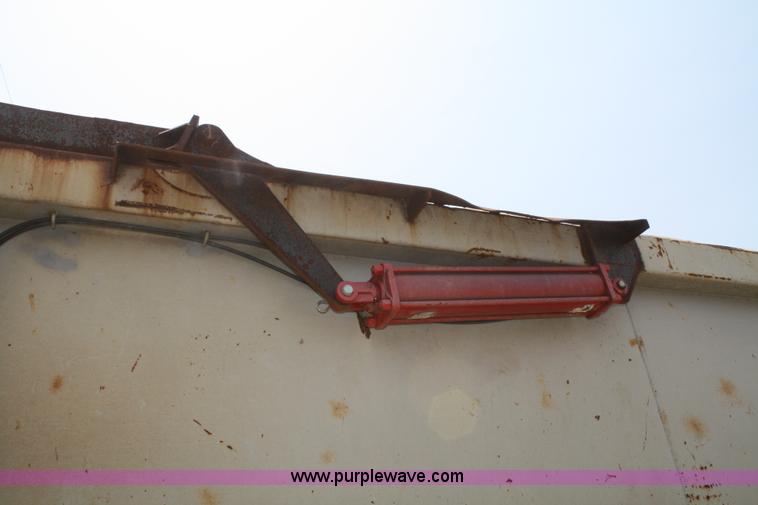 image for item B6665 1991 Hilbilt 21' end dump trailer