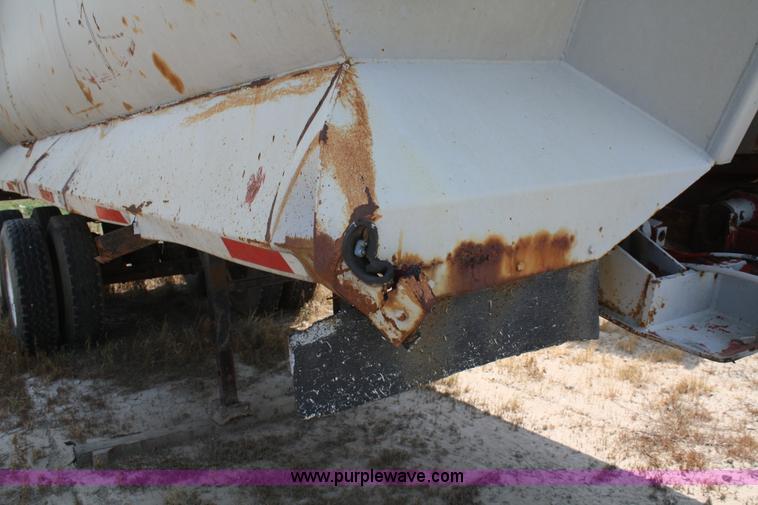 image for item B6665 1991 Hilbilt 21' end dump trailer