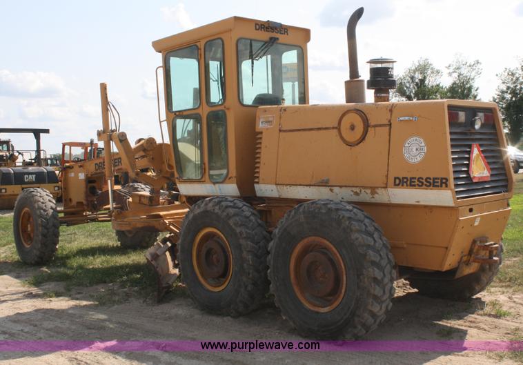 image for item B6667 1989 Dresser 850 articulating motor grader
