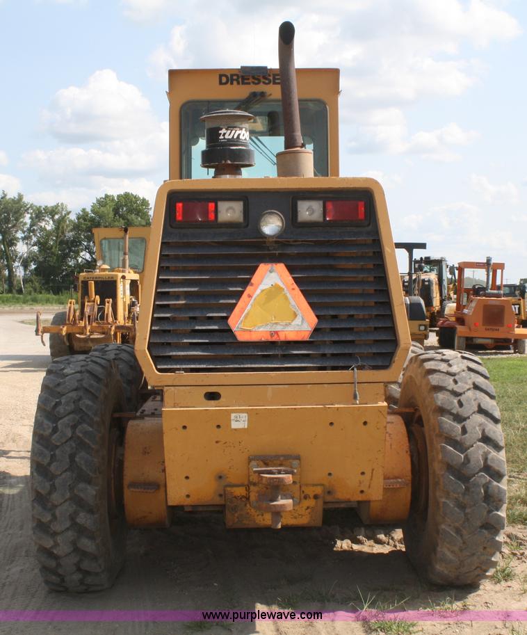 image for item B6667 1989 Dresser 850 articulating motor grader
