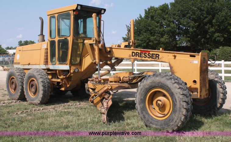 image for item B6667 1989 Dresser 850 articulating motor grader