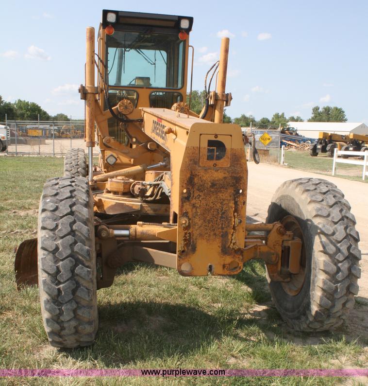 image for item B6667 1989 Dresser 850 articulating motor grader