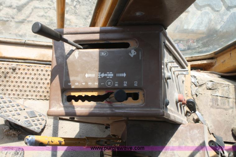 image for item B6667 1989 Dresser 850 articulating motor grader