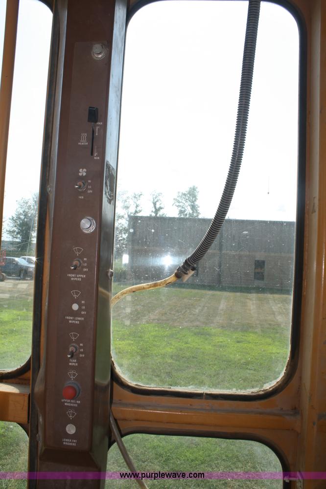 image for item B6667 1989 Dresser 850 articulating motor grader