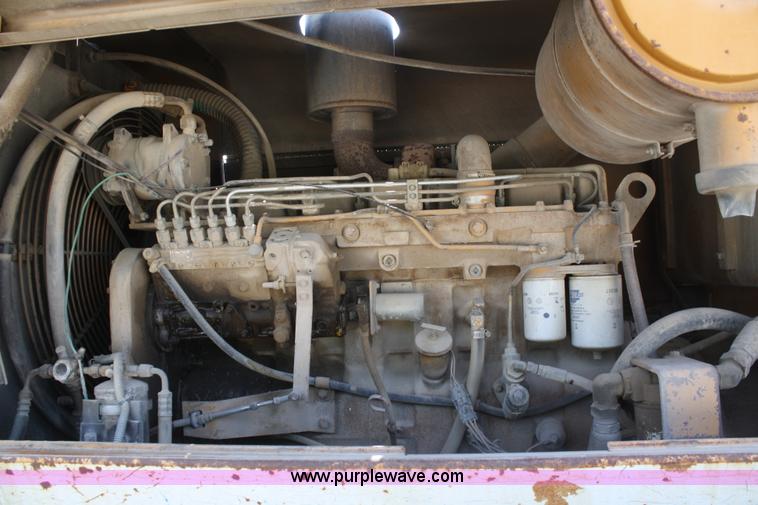 image for item B6667 1989 Dresser 850 articulating motor grader