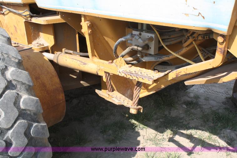 image for item B6667 1989 Dresser 850 articulating motor grader