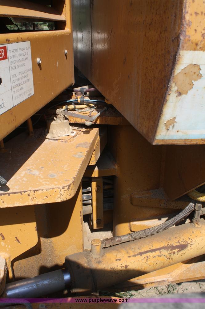 image for item B6667 1989 Dresser 850 articulating motor grader