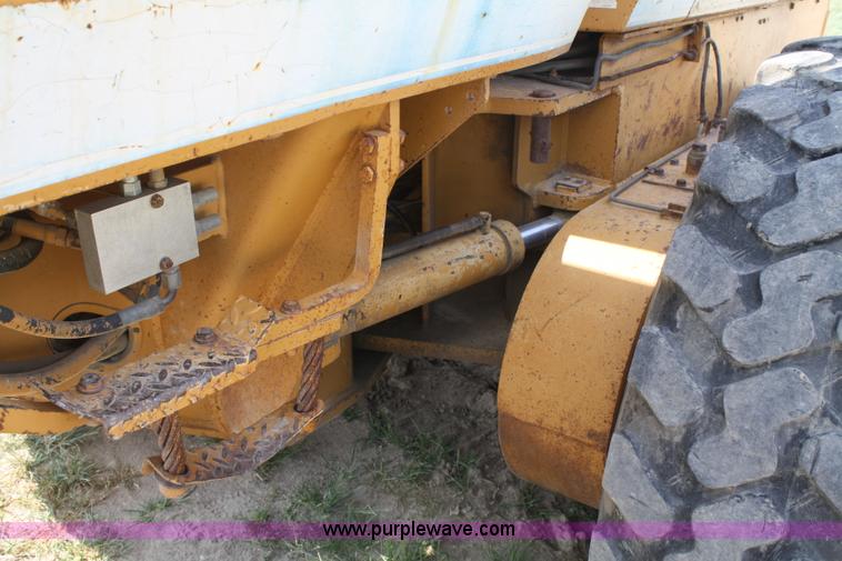 image for item B6667 1989 Dresser 850 articulating motor grader