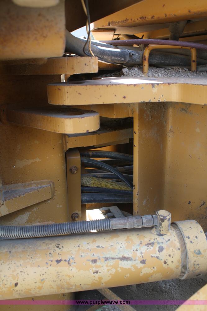 image for item B6667 1989 Dresser 850 articulating motor grader