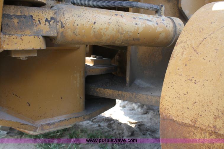 image for item B6667 1989 Dresser 850 articulating motor grader