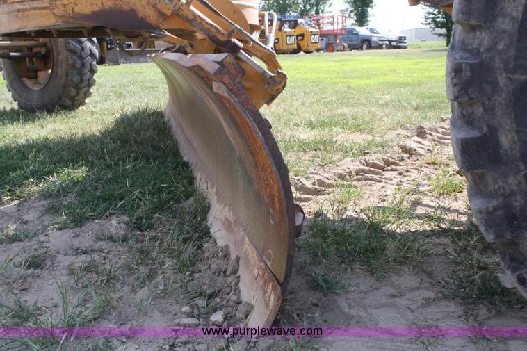 image for item B6667 1989 Dresser 850 articulating motor grader