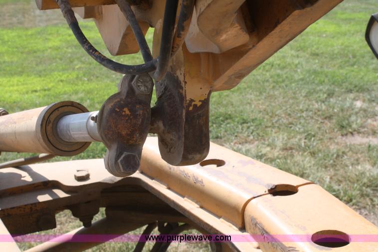 image for item B6667 1989 Dresser 850 articulating motor grader