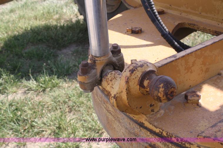 image for item B6667 1989 Dresser 850 articulating motor grader