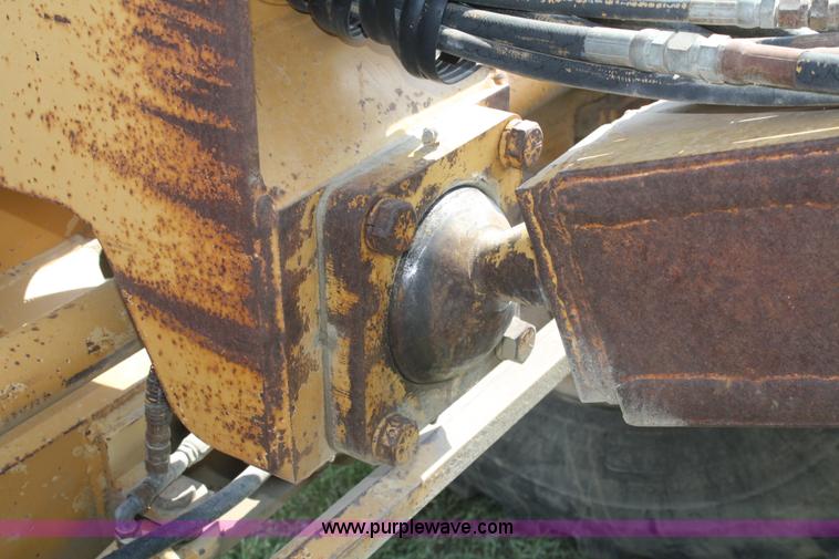 image for item B6667 1989 Dresser 850 articulating motor grader