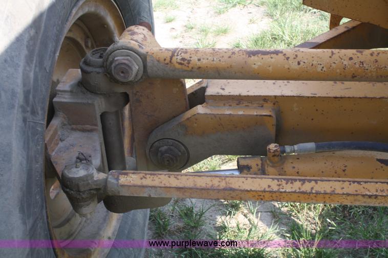 image for item B6667 1989 Dresser 850 articulating motor grader