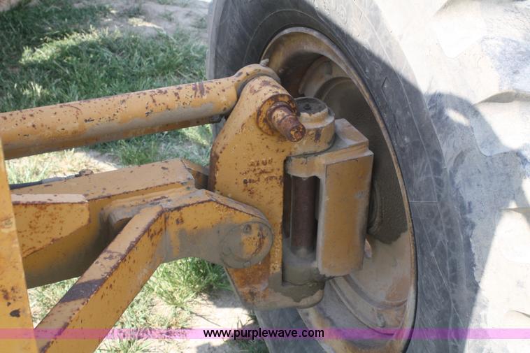 image for item B6667 1989 Dresser 850 articulating motor grader