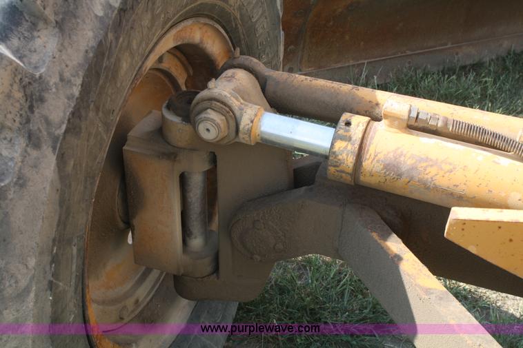 image for item B6667 1989 Dresser 850 articulating motor grader